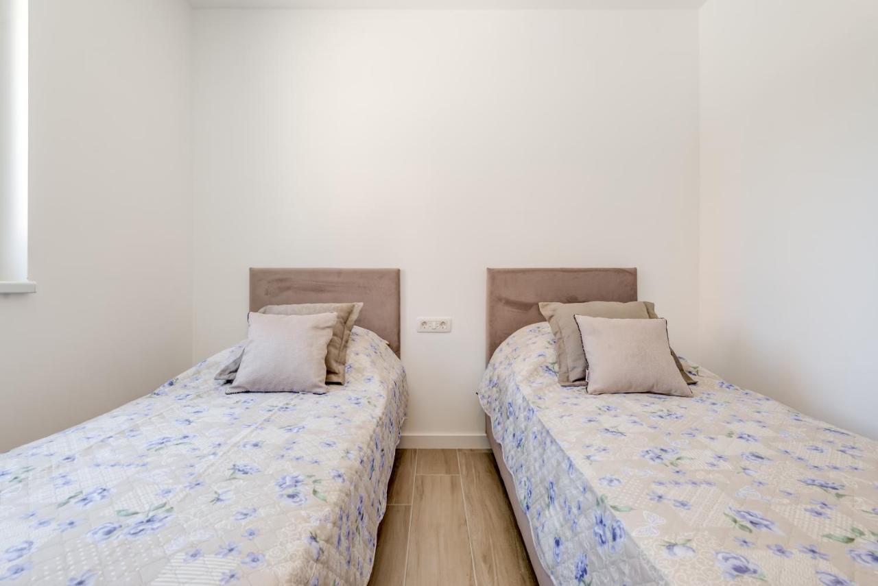 Appartement New, Private Heated Swimming Pool, Free Parking, Trogir Centar Extérieur photo