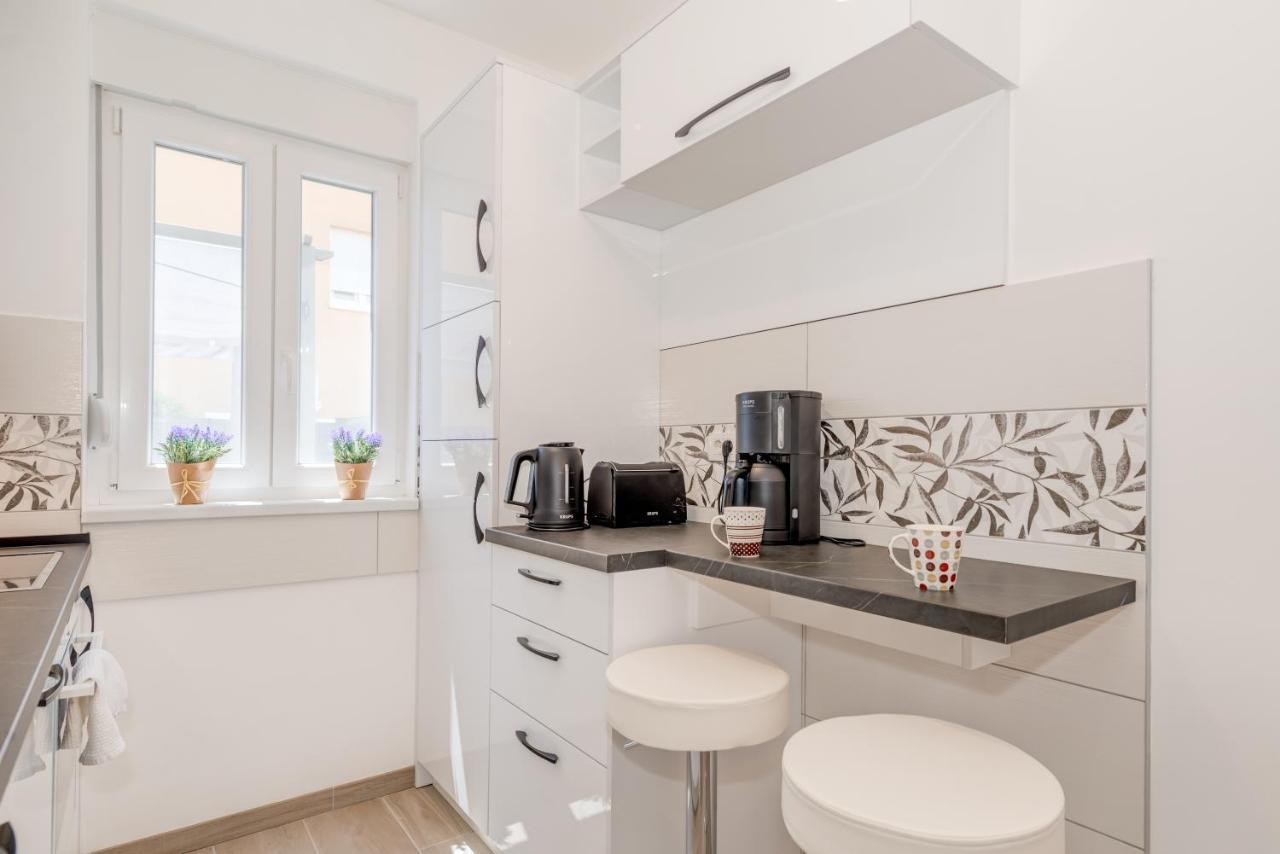 Appartement New, Private Heated Swimming Pool, Free Parking, Trogir Centar Extérieur photo