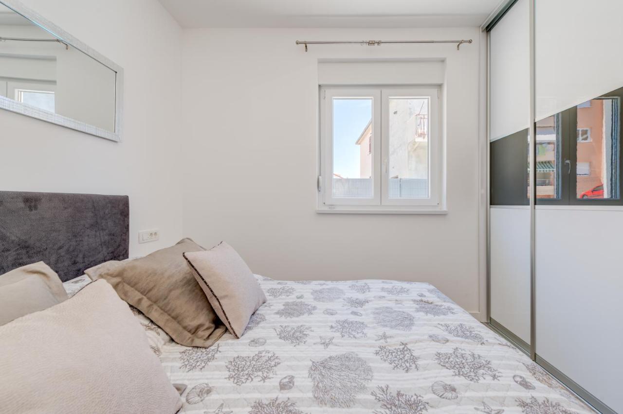 Appartement New, Private Heated Swimming Pool, Free Parking, Trogir Centar Extérieur photo