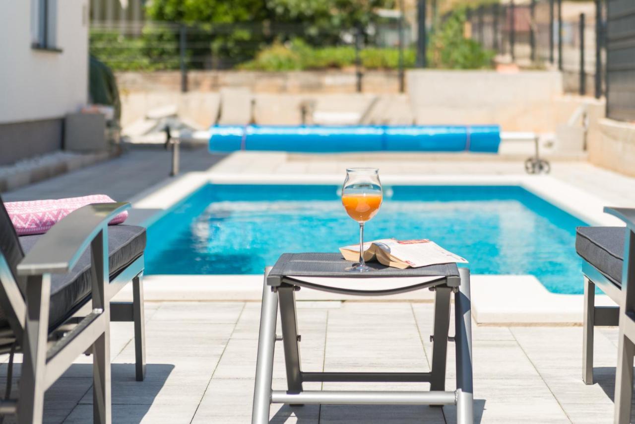 Appartement New, Private Heated Swimming Pool, Free Parking, Trogir Centar Extérieur photo
