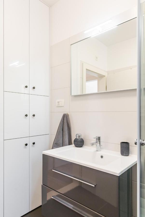 Appartement New, Private Heated Swimming Pool, Free Parking, Trogir Centar Extérieur photo