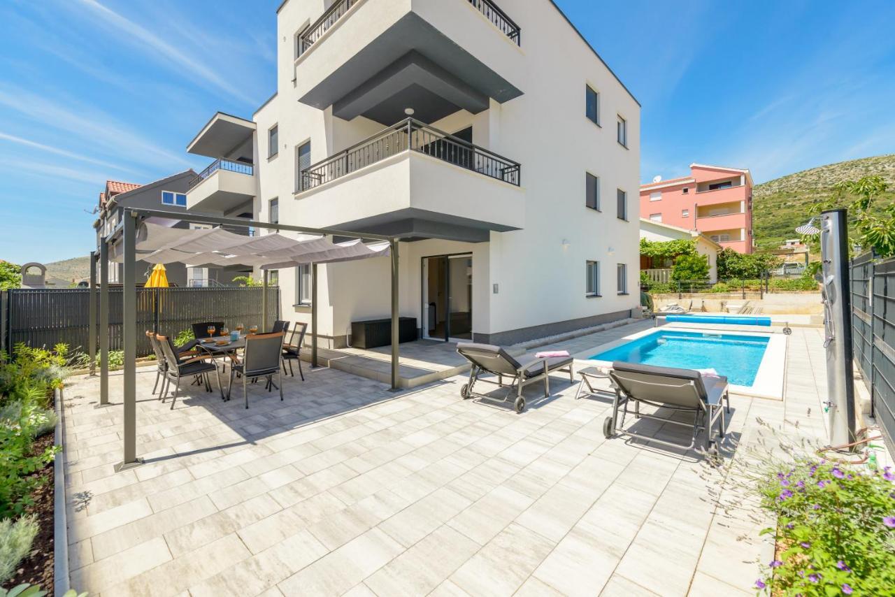Appartement New, Private Heated Swimming Pool, Free Parking, Trogir Centar Extérieur photo